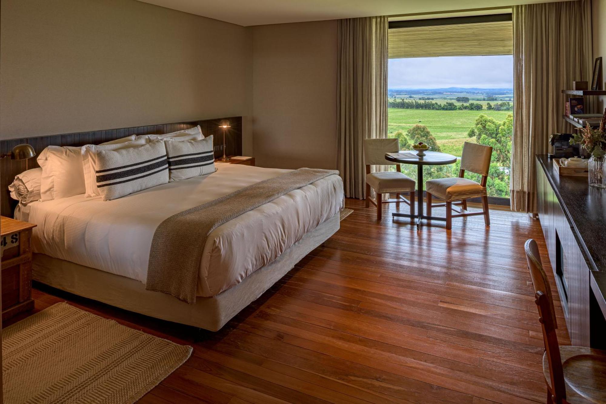 Superior King Room,1500395086:JPEG